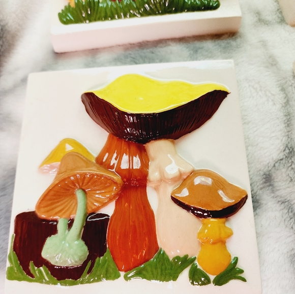 Set of 4 vintage hand painted ceramic mushroom plaques - Picture 15 of 16